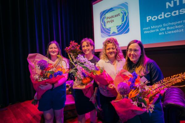 Alumni Radio Eva Vanderstricht en Hanne Volckaert zijn de winnaars van de NTR Podcastprijs 2023